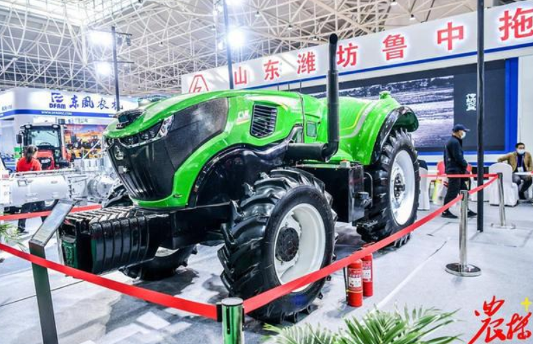 魯中CVT無(wú)人駕駛拖拉機(jī)